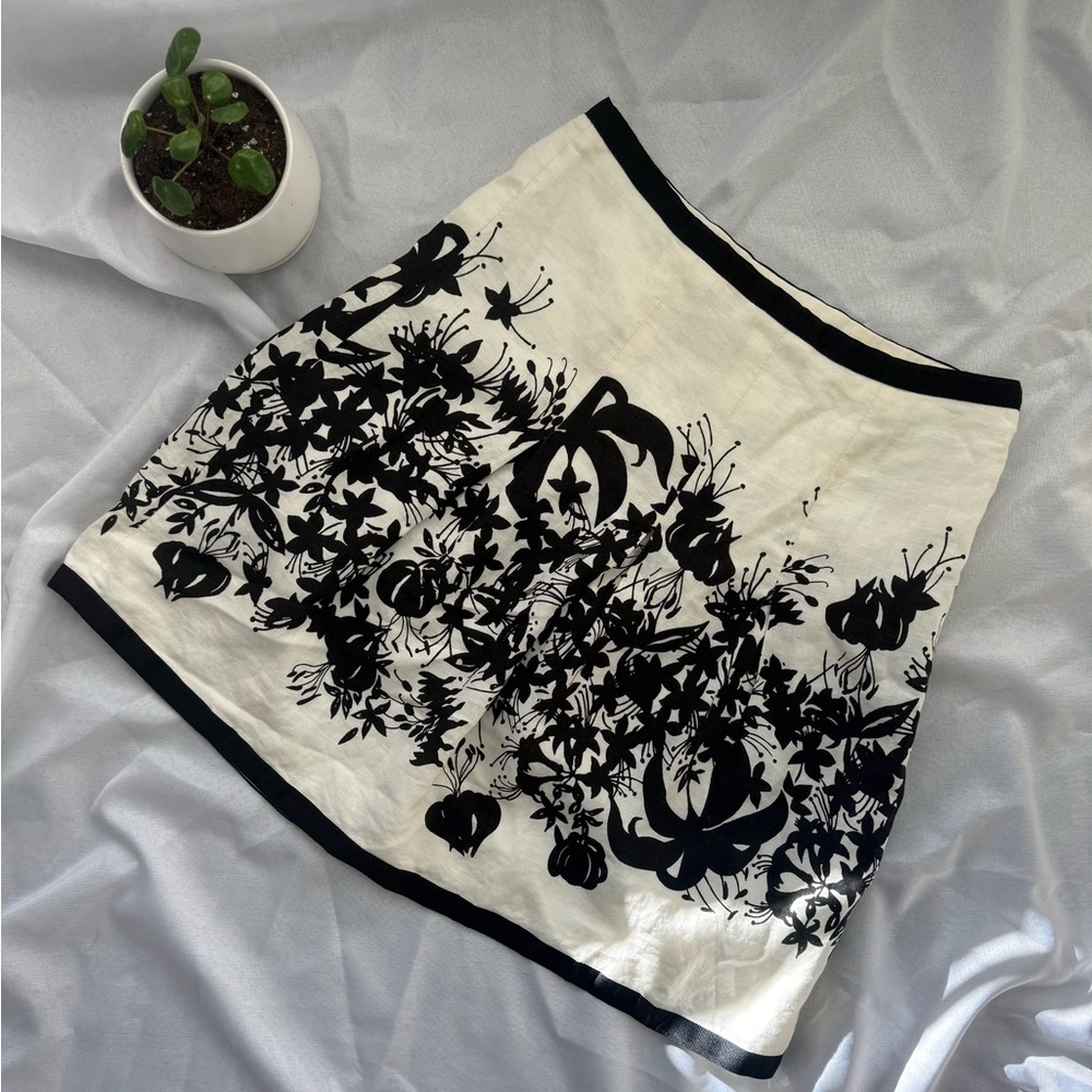 LOFT Black and White Floral Mini Skirt, size 4P